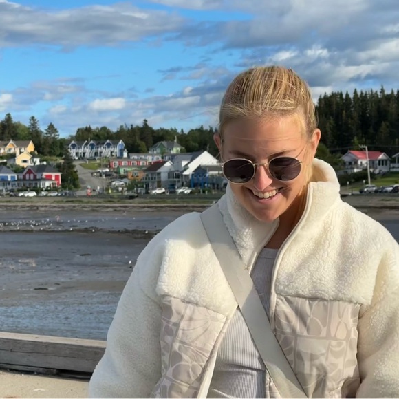 Meet your Posher, Savannah - Picture 1 of 1